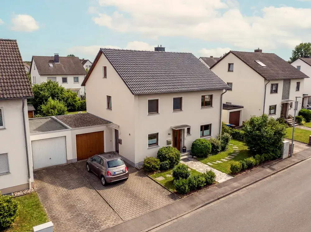 Saniertes Einfamilienhaus von außen